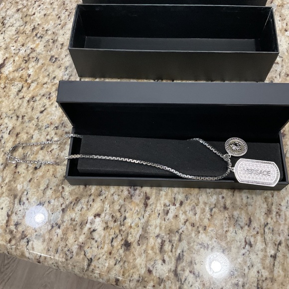 Versace  DG14698 DJMS CHAIN AND DOG TAG W/Medusa Very rare White Gold/SS LOOK - Picture 2 of 7